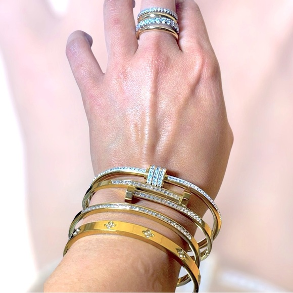 Set 8 pcs rings and bangles 18K Gold plated Synthetic Cubic Zirconia. - Picture 1 of 5